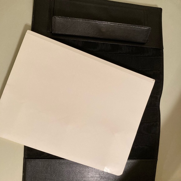 Beautiful Chanel Journal leather cover:a treasure! 7 1/2in x 9 1/2in.Chanel box. - Picture 7 of 8